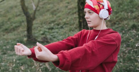 Mișcarea poate reduce oboseala și problemele de concentrare la pacienții cu cancer