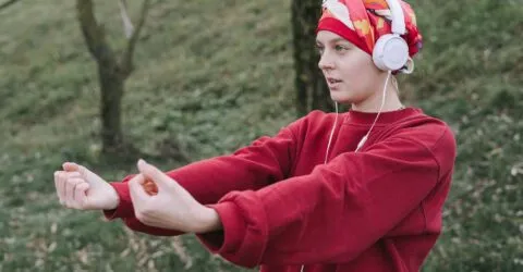 Mișcarea poate reduce oboseala și problemele de concentrare la pacienții cu cancer