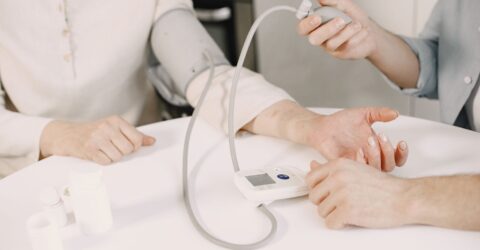 Cum îți organizezi prevenția în 7 pași, cu mișcare, mese variate și controale decontate în România