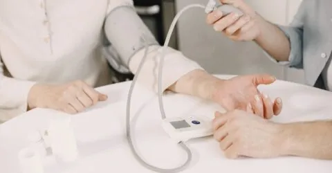 Cum îți organizezi prevenția în 7 pași, cu mișcare, mese variate și controale decontate în România