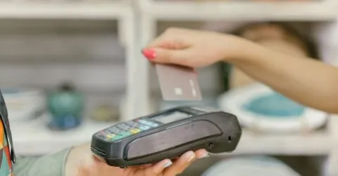 Cum achiți serviciile pentru nuntă fără să depășești plafonul de 10.000 lei cash și când depui actele