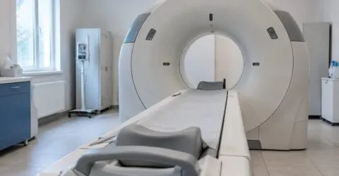 Când poți face screening pulmonar între 50 și 75 de ani și ce presupune tomografia cu doză redusă