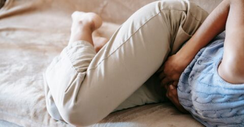 Perimenopauza poate aduce senzații de șoc electric, țiuit în urechi și rigiditate la umăr