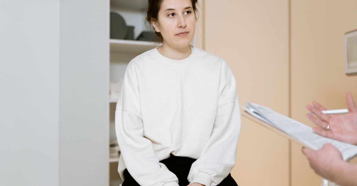 Doar 37% dintre femei spun că înțeleg bine simptomele menopauzei. Ce poți discuta cu medicul înainte de ultima menstruație
