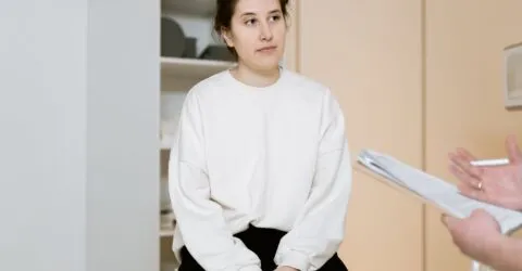 Doar 37% dintre femei spun că înțeleg bine simptomele menopauzei. Ce poți discuta cu medicul înainte de ultima menstruație