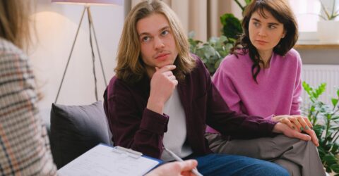 Cum sunt abordate problemele de cuplu în terapie, de la dificultățile de comunicare la obiective comune