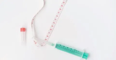 Copiii de minimum 10 ani ar putea primi injecții contra obezității în condițiile prevăzute de OMS