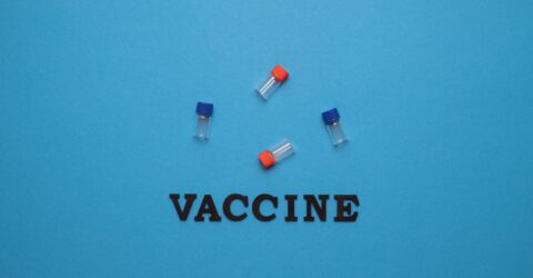 Vaccinul gripal nu protejează imediat. Medicii cer programarea din timp pentru copii și adulți